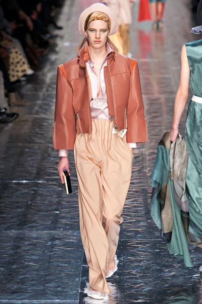 Look 30